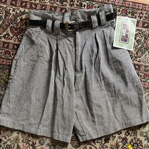 NOS NWT Bill Blass houndstooth shorts with belt